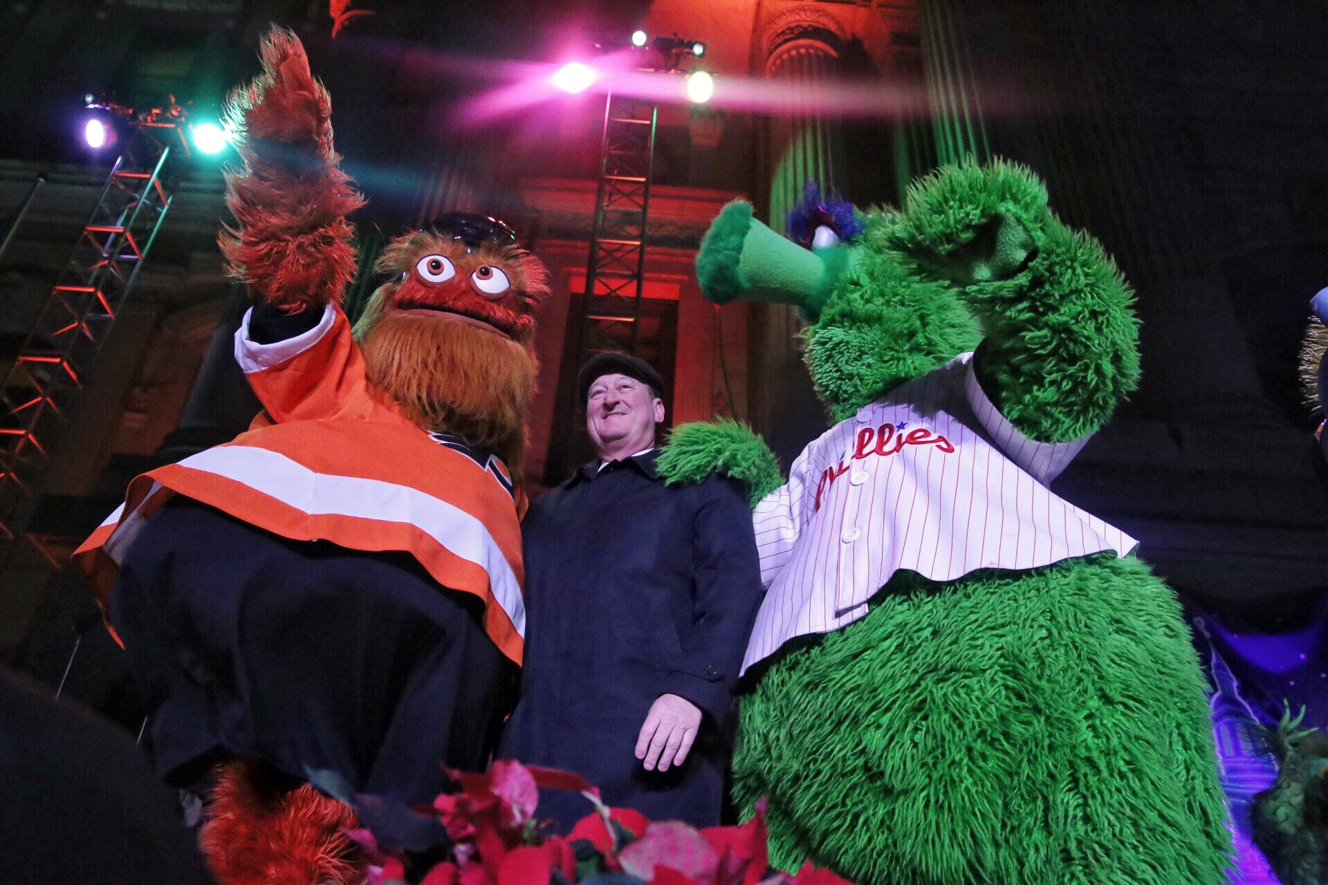 Gritty and the Phillie Phanatic are now pals