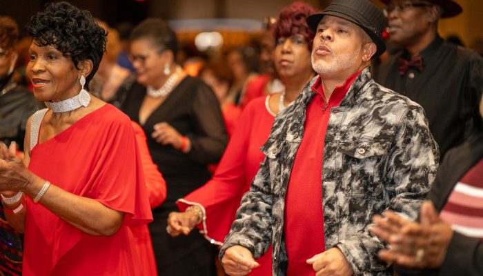 A crowd of guests dancing happily on the dance floor.